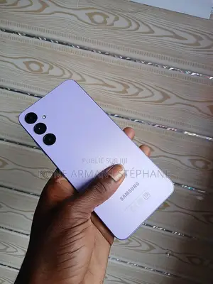 Photo - New Samsung Galaxy A16 128 GB Violet