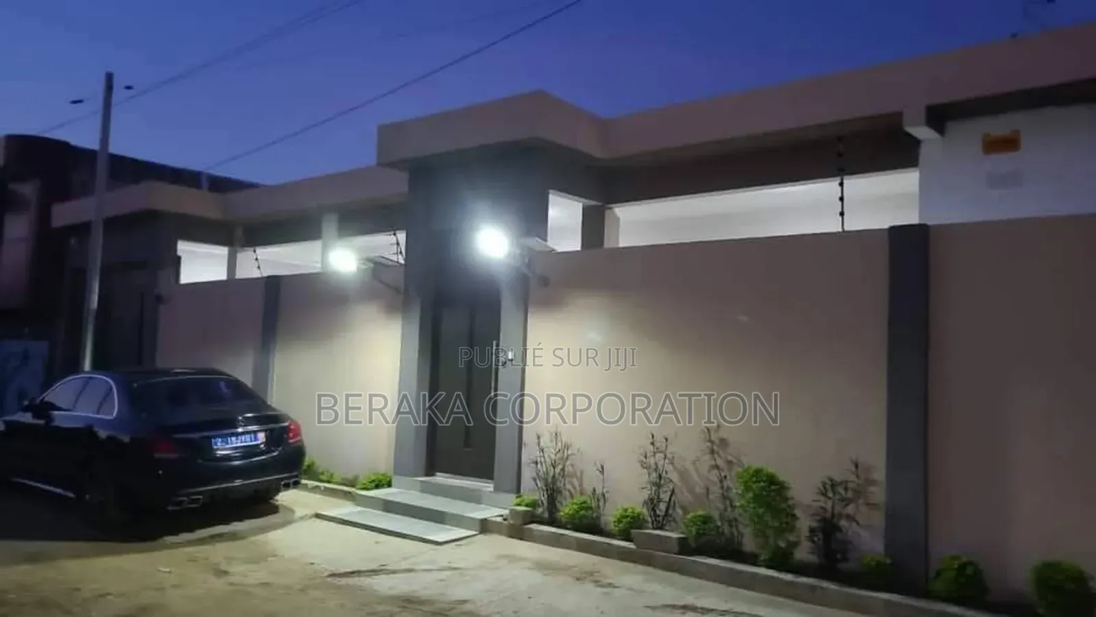 4chbre Villa dans Beraka Corporation, Cocody à Vendre