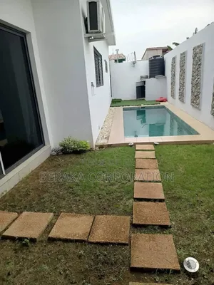 4chbre Villa dans Beraka Corporation, Cocody à Vendre
