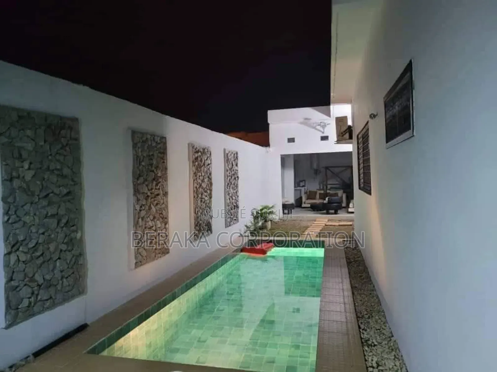 4chbre Villa dans Beraka Corporation, Cocody à Vendre