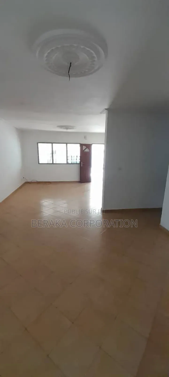 5chbre Villa dans Beraka Corporation, Cocody à Vendre