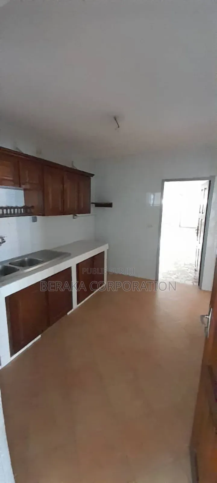 5chbre Villa dans Beraka Corporation, Cocody à Vendre