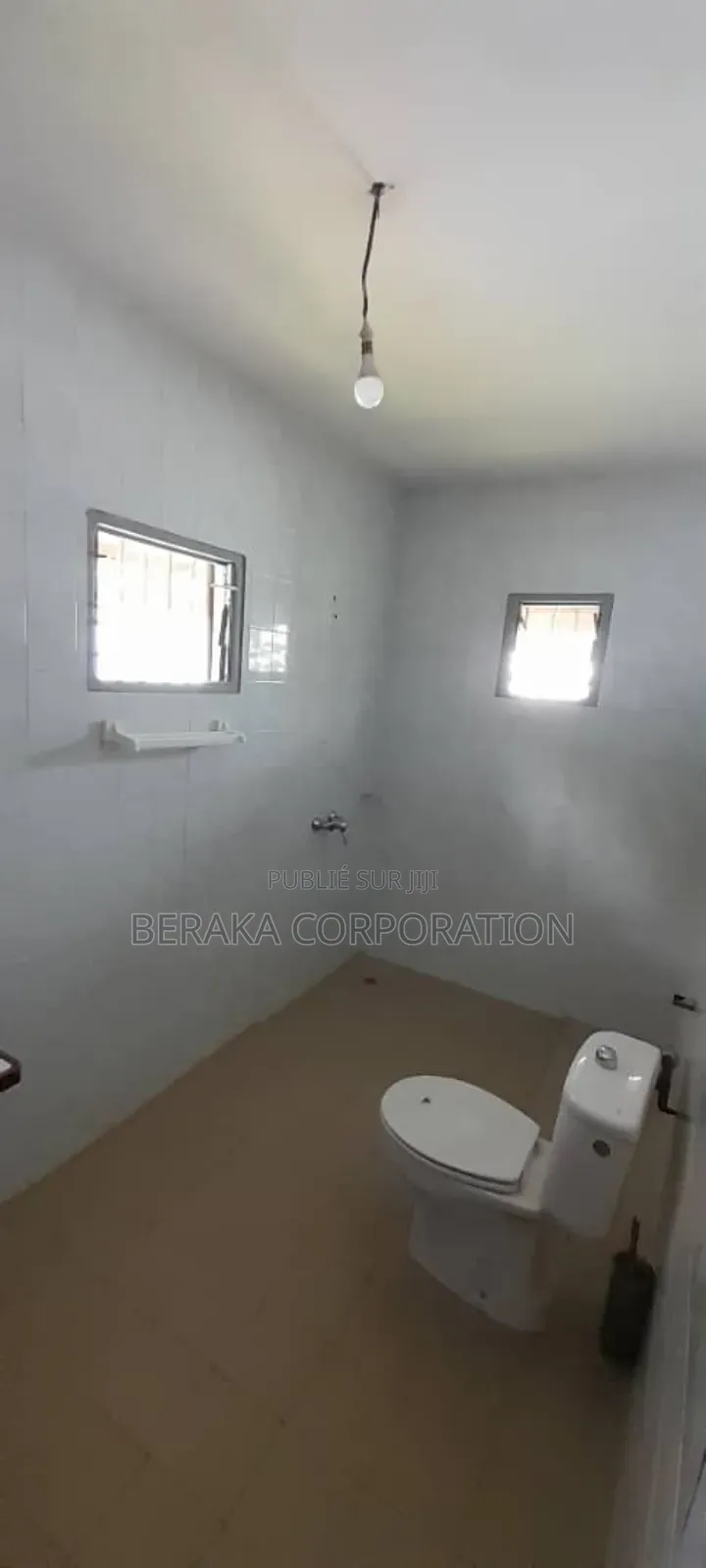 5chbre Villa dans Beraka Corporation, Cocody à Vendre