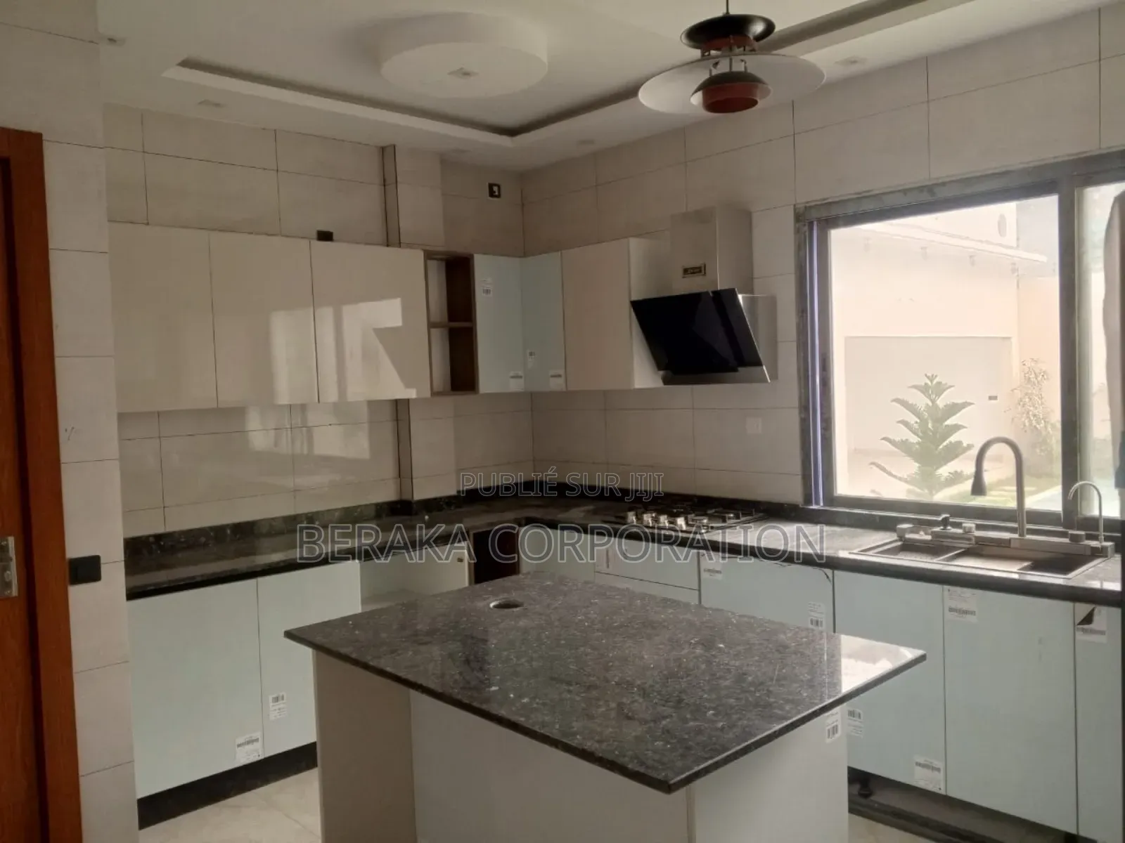 10chbre Duplex dans Beraka Corporation, Cocody à Louer