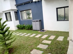 10chbre Duplex dans Beraka Corporation, Cocody à Louer