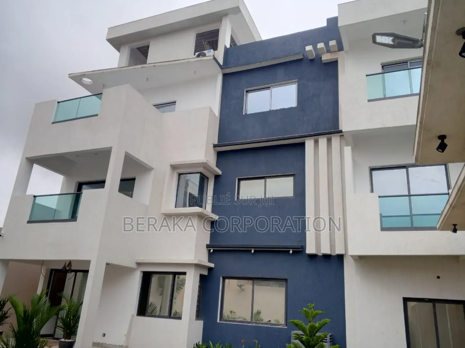 10chbre Duplex dans Beraka Corporation, Cocody à Louer