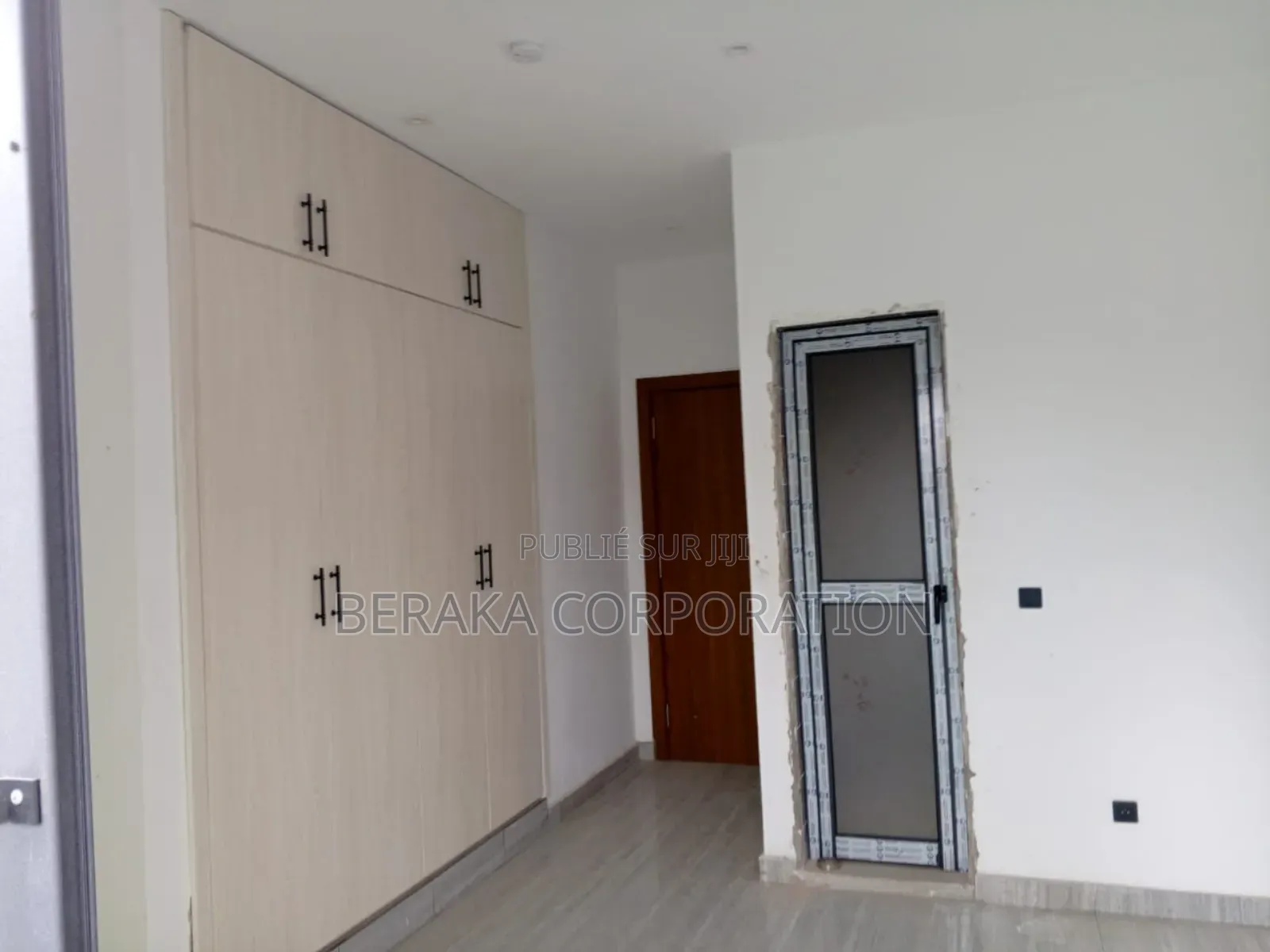 10chbre Duplex dans Beraka Corporation, Cocody à Louer