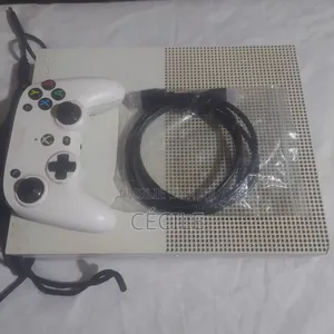 Xbox One S Avec 5 Jeux Installés Avec Une Manette