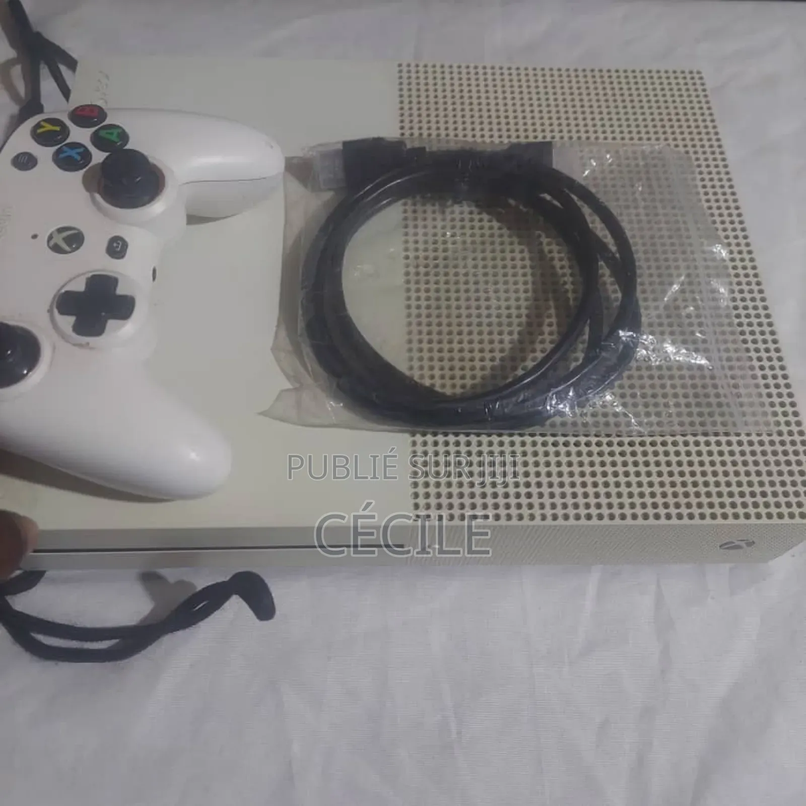 Xbox One S Avec 5 Jeux Installés Avec Une Manette