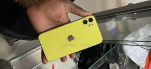 Photo - Apple iPhone 11 64 GB Jaune