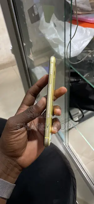 Apple iPhone 11 64 GB Jaune