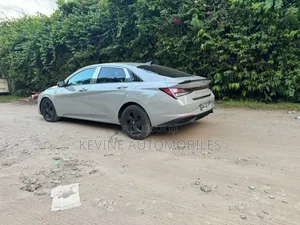 Hyundai Elantra 2022