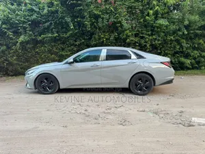 Hyundai Elantra 2022