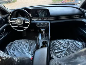 Hyundai Elantra 2022