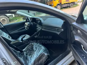 Hyundai Elantra 2022