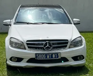 Photo - Mercedes-Benz C300 2010 Blanc