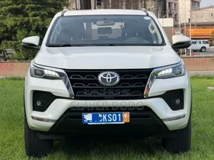 Photo - Toyota Fortuner 2021 Blanc