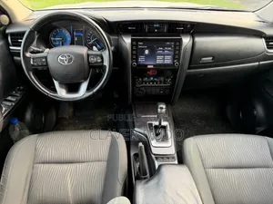 Toyota Fortuner 2021 Blanc