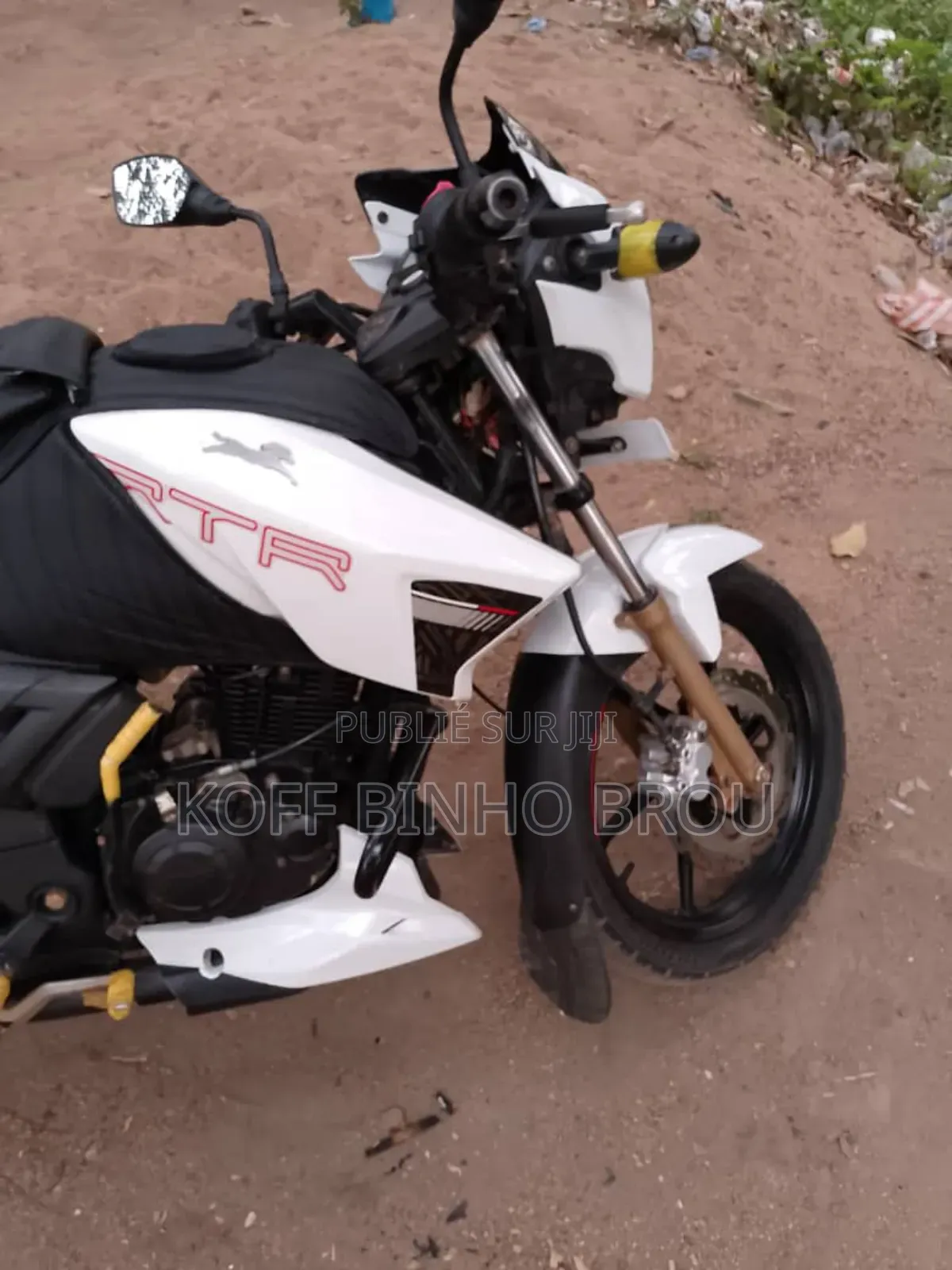 TVS Apache 180 RTR 2019 Blanc