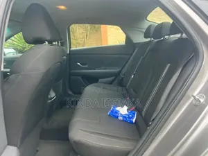 Hyundai Elantra 2021 Gris