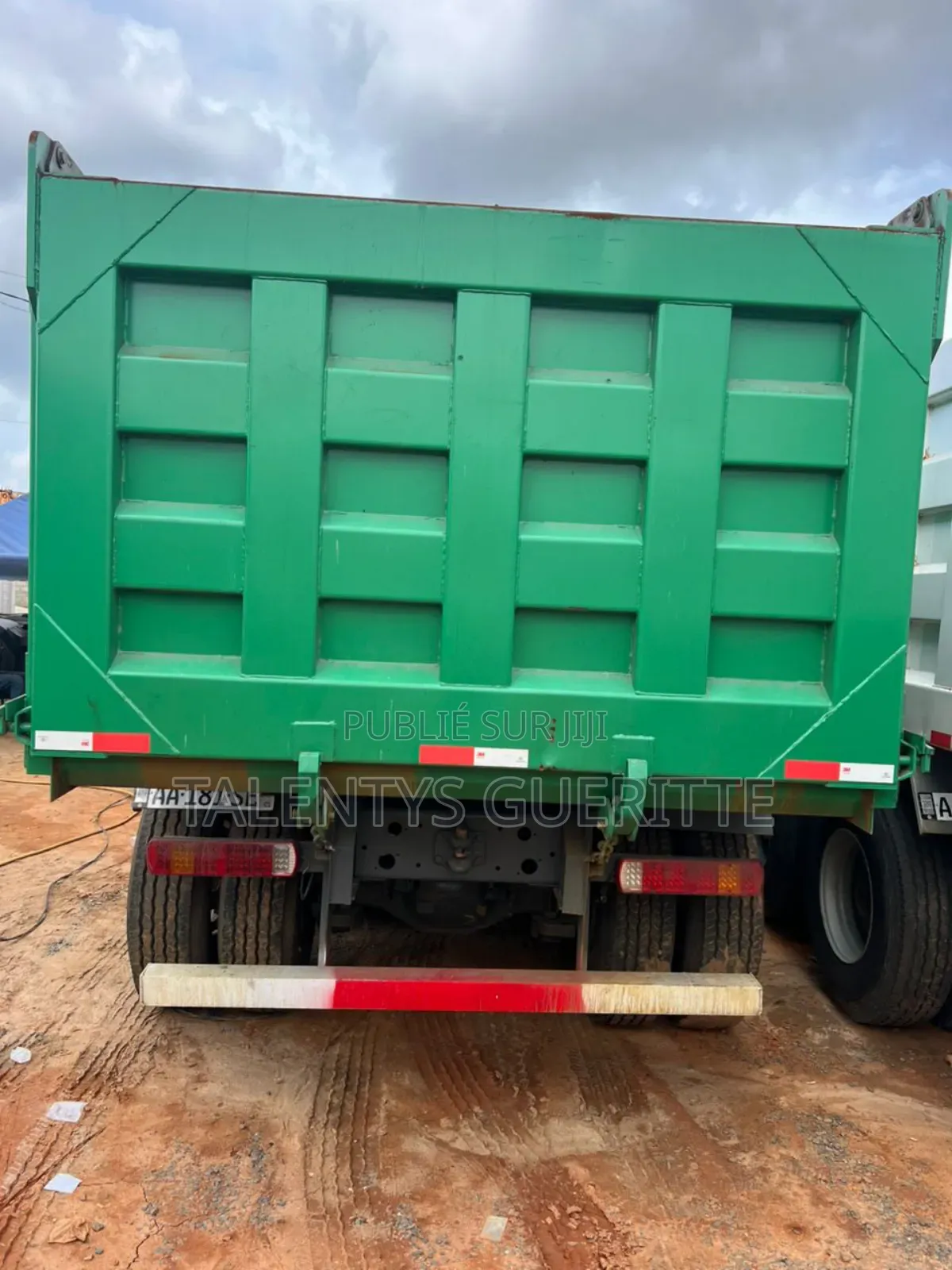 2 Bennes Howo 10 Roues