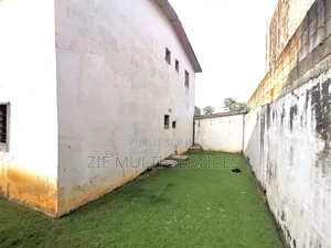 5chbre Duplex dans Zié Multi-Service, Cocody à Vendre