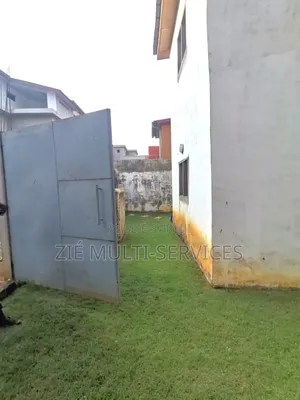 5chbre Duplex dans Zié Multi-Service, Cocody à Vendre