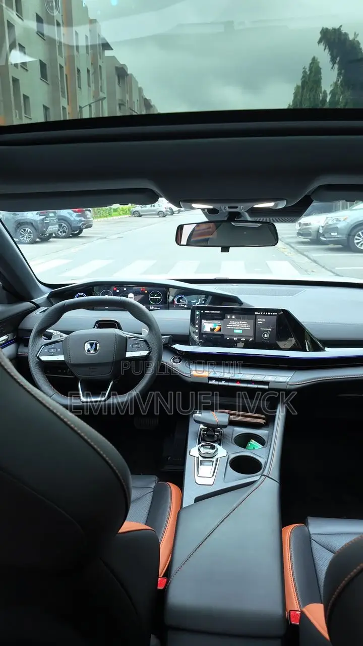 New Changan UNI-V 2024 Blanc