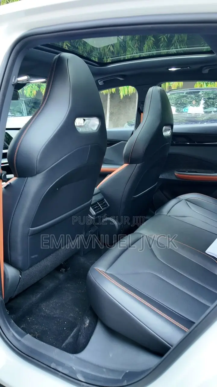 New Changan UNI-V 2024 Blanc