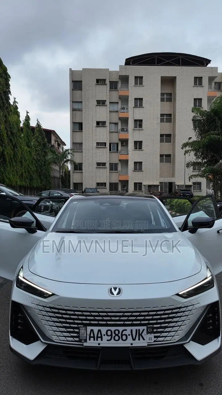 New Changan UNI-V 2024 Blanc