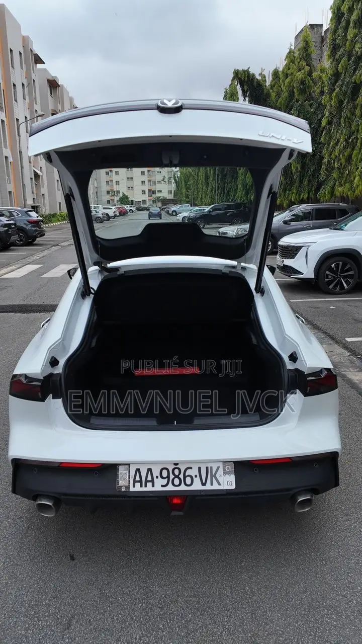 New Changan UNI-V 2024 Blanc