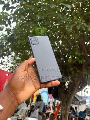 Photo - New Samsung Galaxy A12 64 GB Black