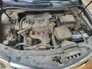 Toyota Camry LE 4dr Sedan (2.5L 4cyl 6A) 2012 Doré