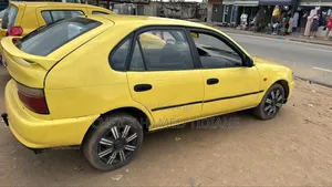 Toyota Corolla 2003 Jaune