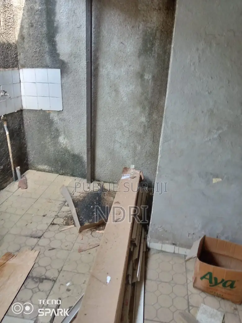 4chbre Villa dans Building House, Cocody à Vendre