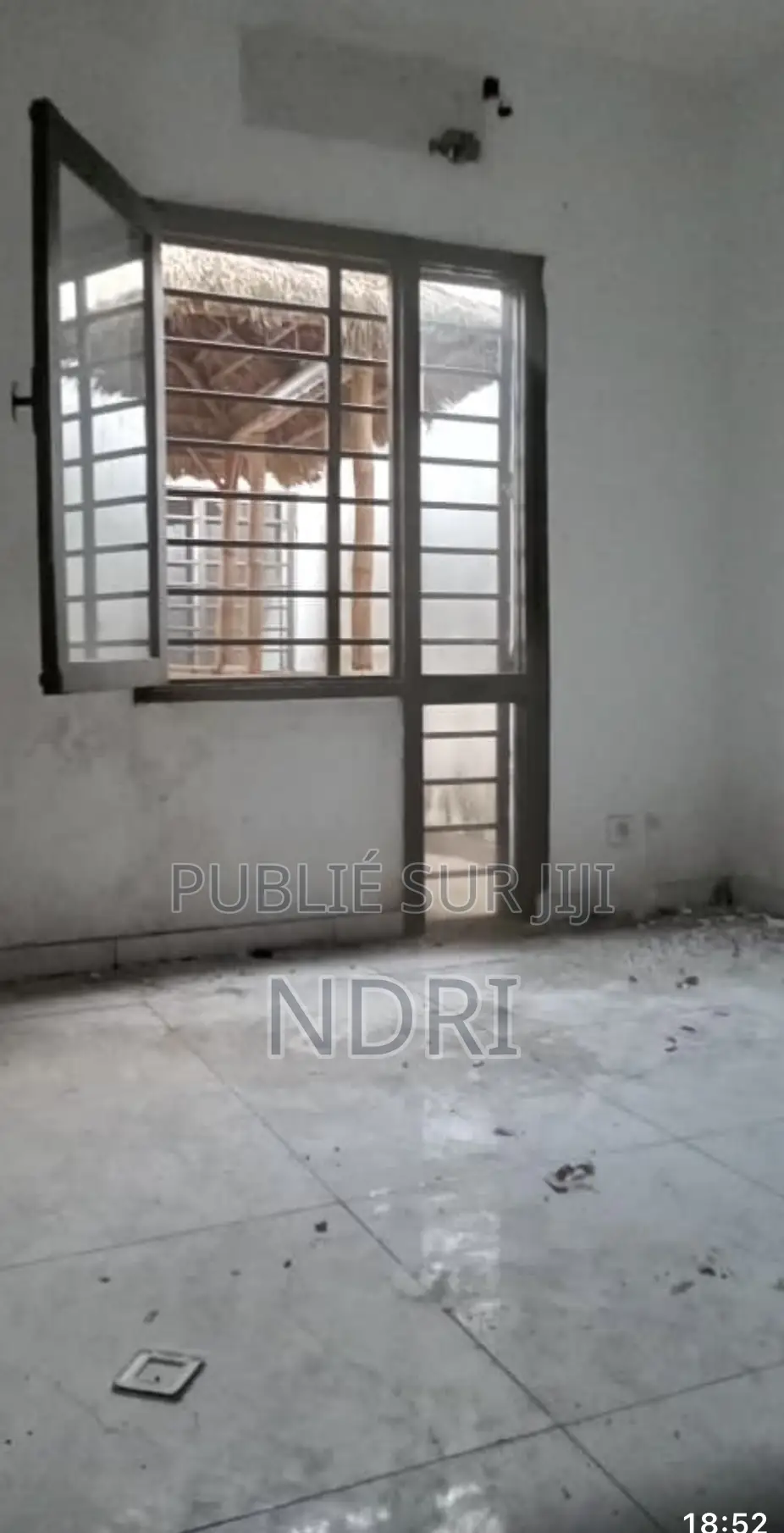 4chbre Villa dans Building House, Cocody à Vendre