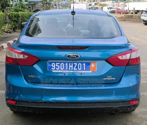 Ford Focus S Sedan FWD (2.0L 4cyl 5M) 2013 Blue