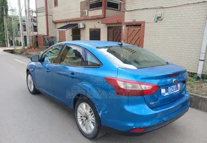 Ford Focus S Sedan FWD (2.0L 4cyl 5M) 2013 Blue