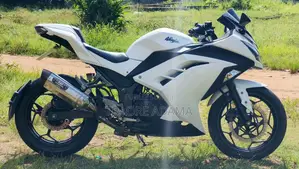 Photo - New Motorcycle 2021 Blanc