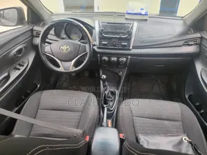 Toyota Yaris 2014 Gris
