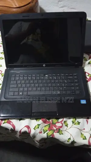 Photo - Ordinateur Portable Dell 4GB Intel Core I3 SSD 500GB