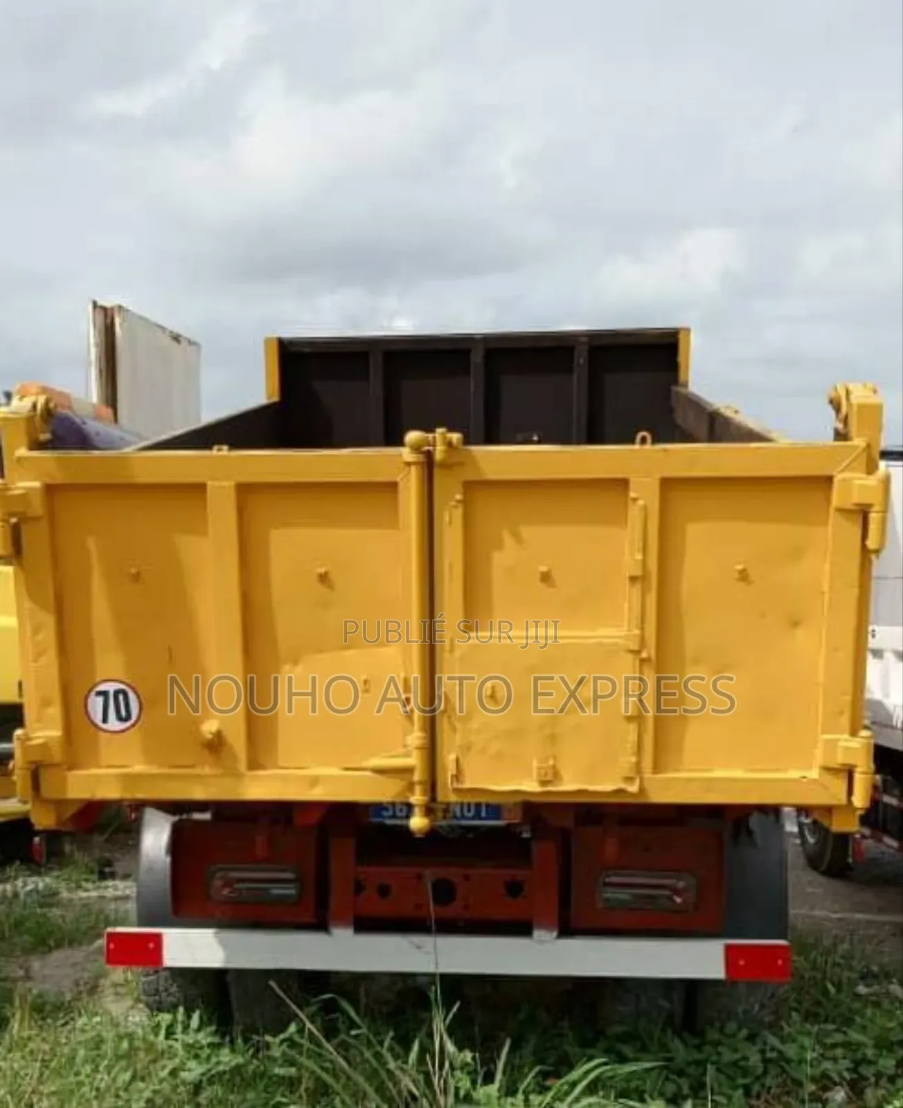 Benne 6 Roues Mercedes v 6 Cylindres