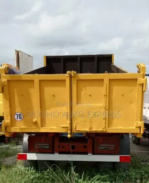 Benne 6 Roues Mercedes v 6 Cylindres