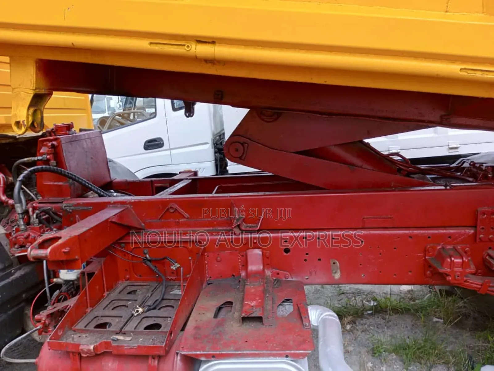 Benne 6 Roues Mercedes v 6 Cylindres