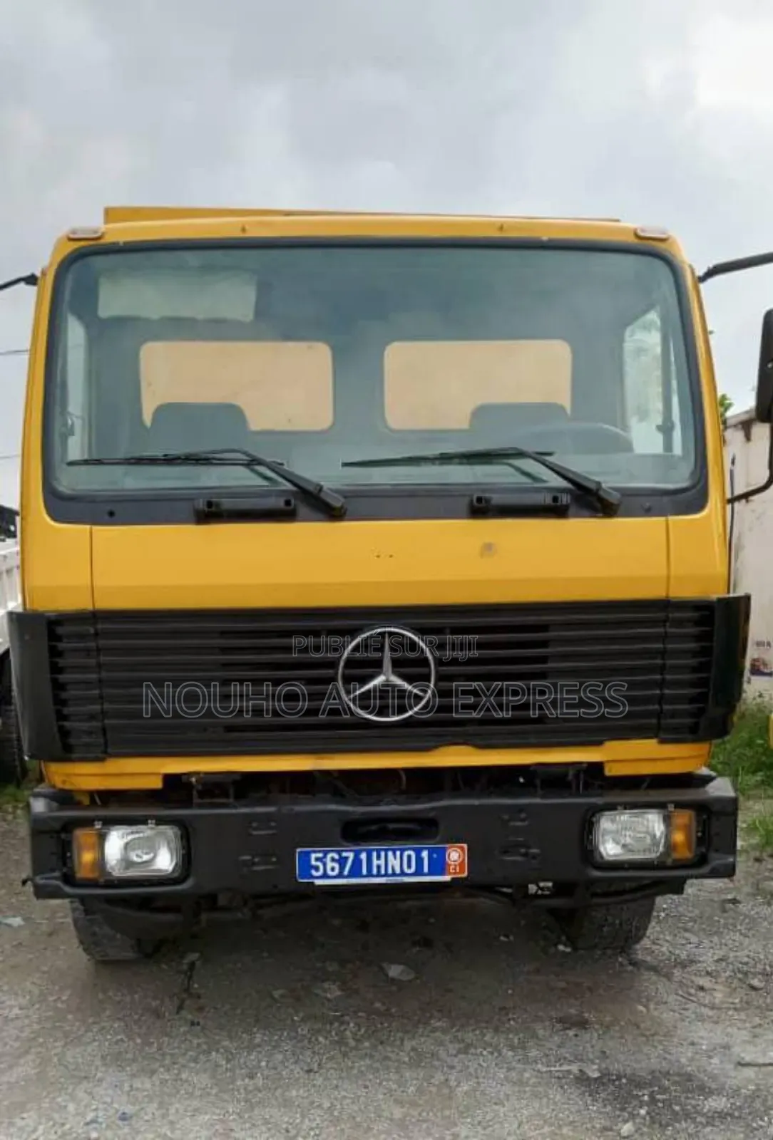 Benne 6 Roues Mercedes v 6 Cylindres