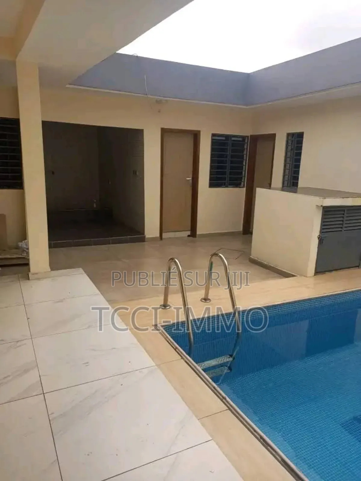 2chbre Maison de ville / Terrasse dans Tcci Sarl, Cocody à Louer