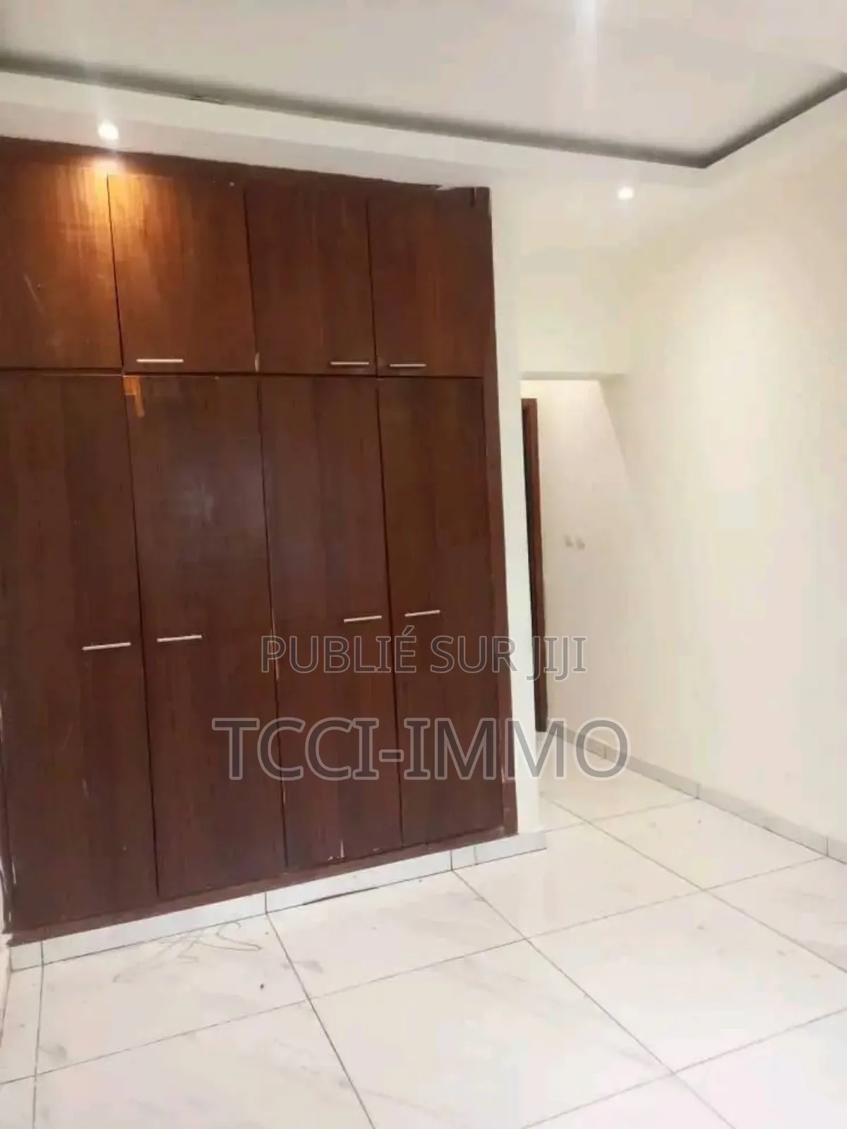 2chbre Maison de ville / Terrasse dans Tcci Sarl, Cocody à Louer