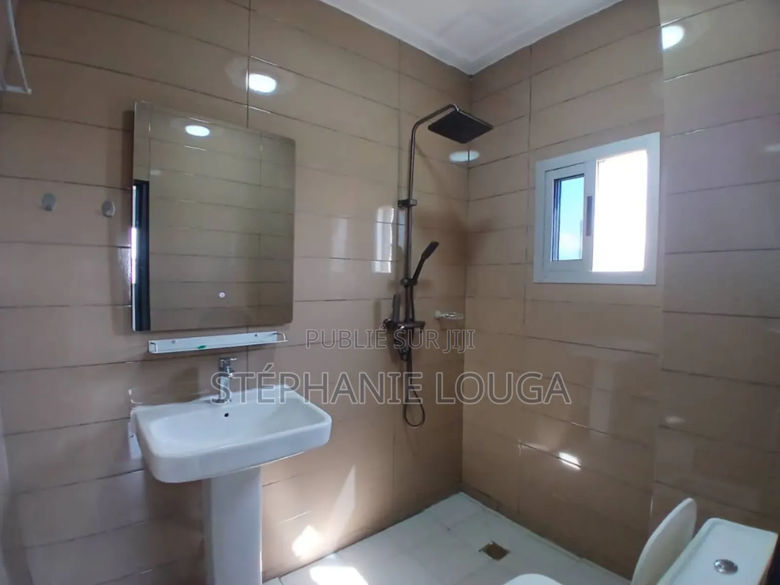 2chbre Appartement dans Grand Bassam Modeste à Louer