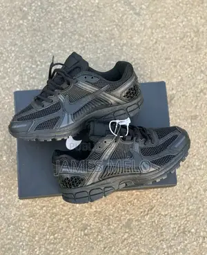 Photo - Vente De Chaussures Tout Neuf Et Chic