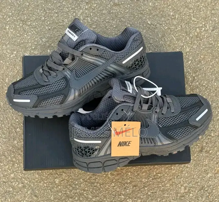 Vente De Chaussures Tout Neuf Et Chic